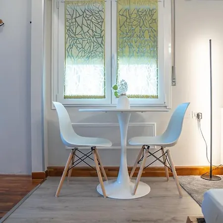 Singola Con Ac, Tv, Wi-fi E Cucina Szálloda