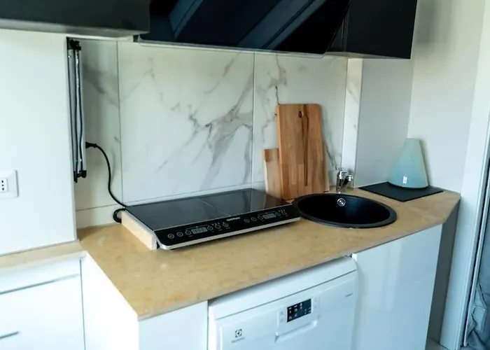 Hotel Singola Con Ac, Tv, Wi-fi E Cucina *